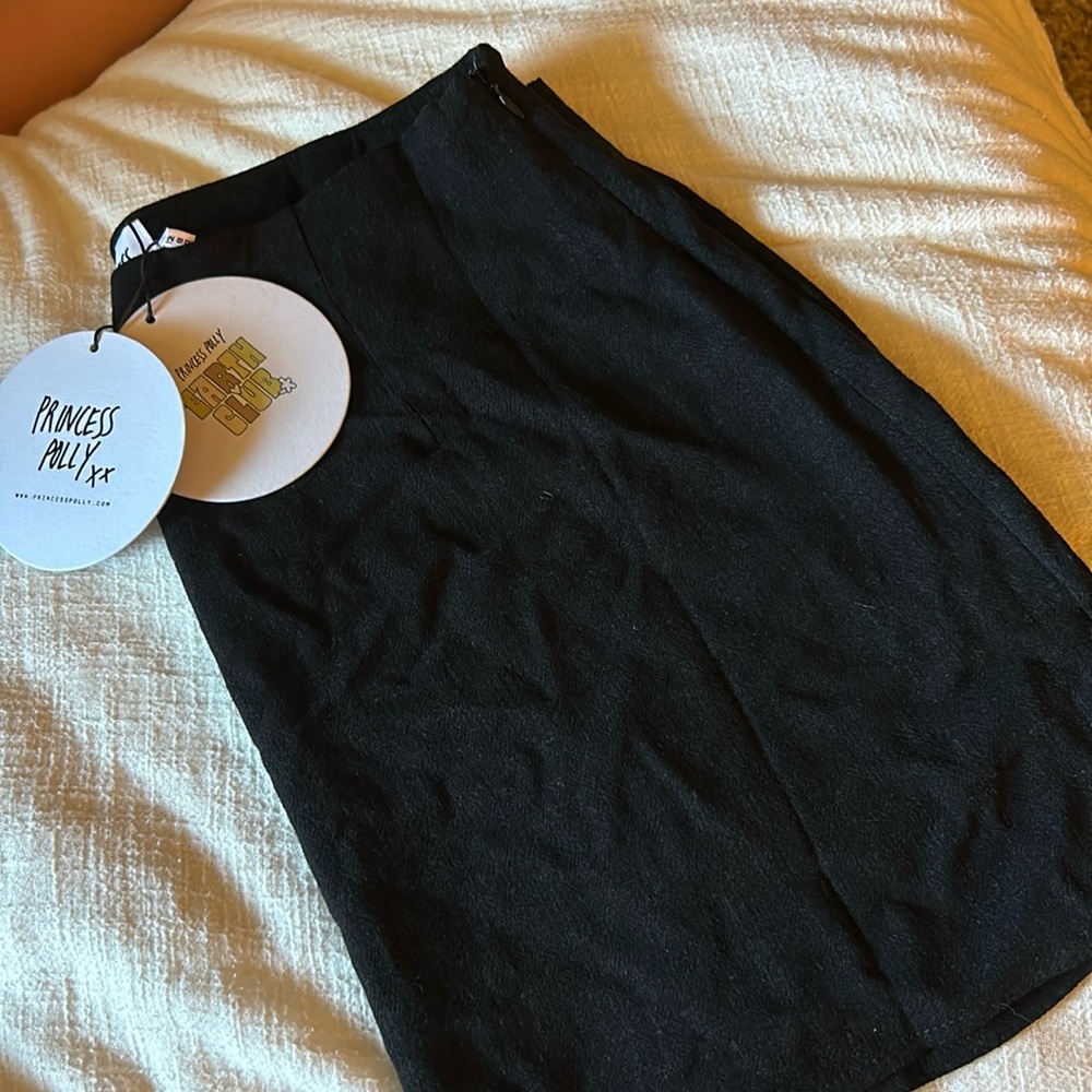 Princess Polly Selby Mini Skirt in black. Size 8. NWT.